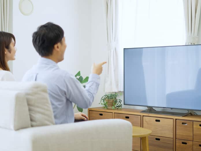 55インチテレビのサイズは？適した視聴距離や部屋の広さを解説 