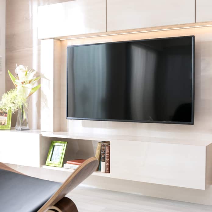 65インチテレビのサイズは？適した視聴距離や部屋の広さを解説