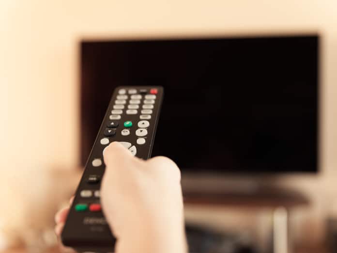 [取引確定]2009年型 32型液晶テレビ＋リモコン(一部破損) テレビのリモコンが反応しない！チェックリストと自分でできる対処法